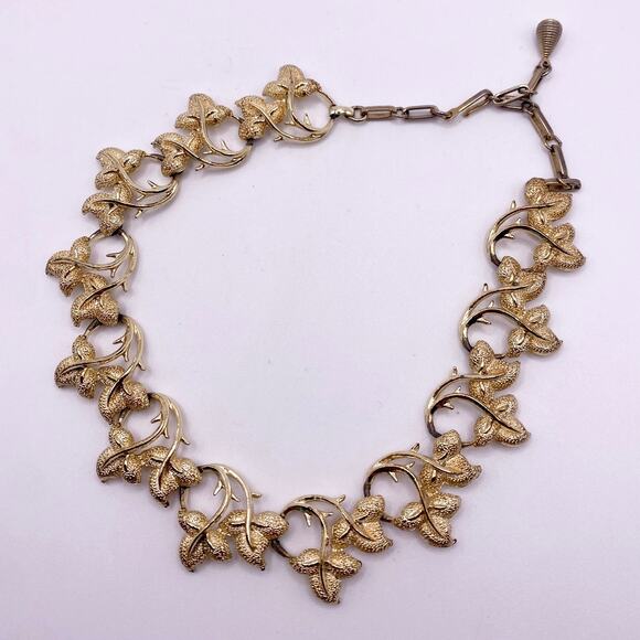 Vintage Coro Gold Tone Necklace With Leafs 16” - Picture 4 of 7